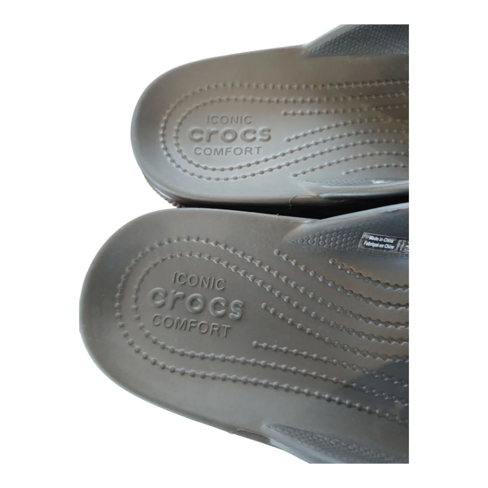 CROCS Classic Flip NWOT in Black Size Men's 10 Women's 12 Black